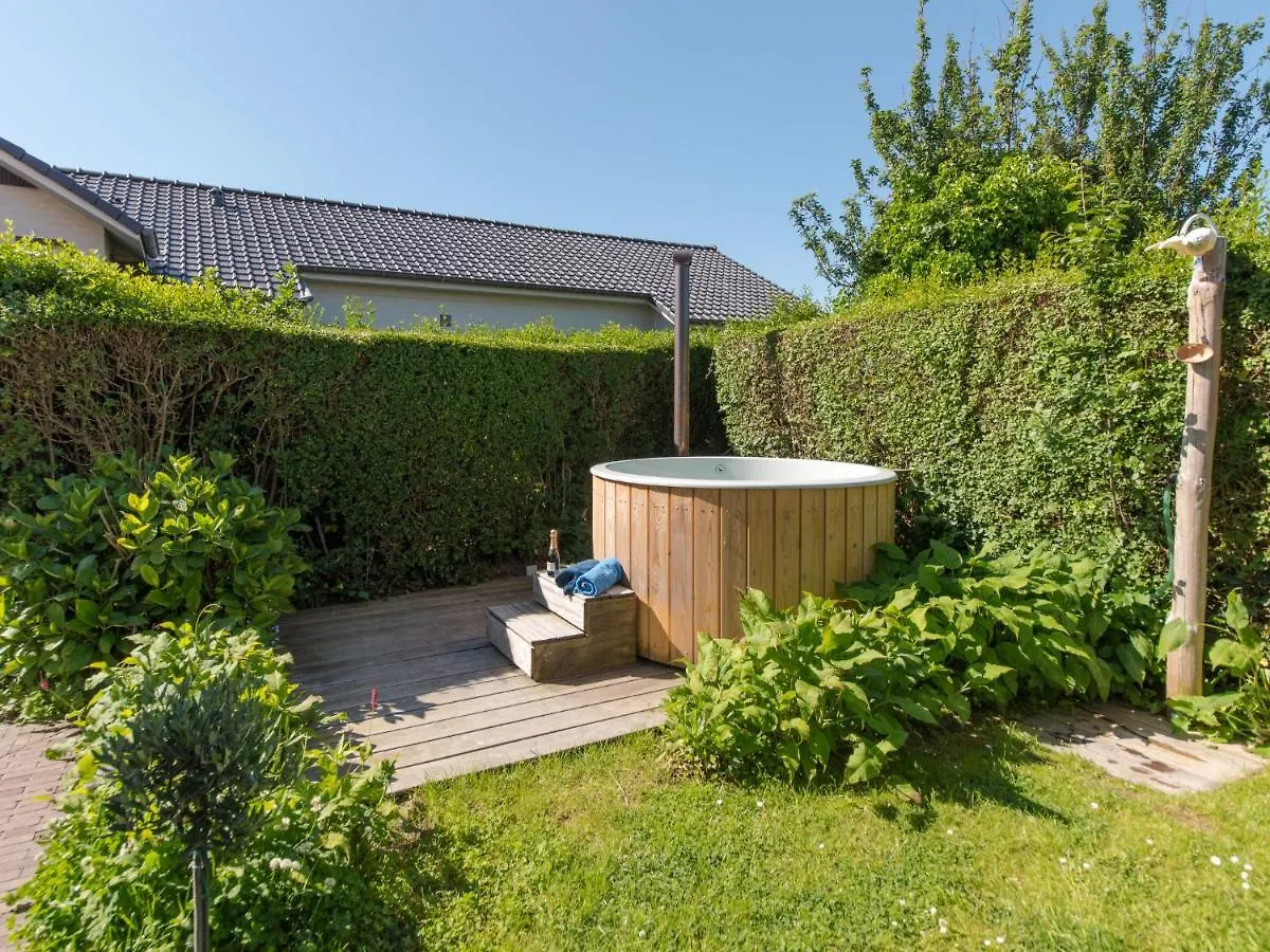 Villa Hutje Bij De Zee By Interhome Bredene 0*,